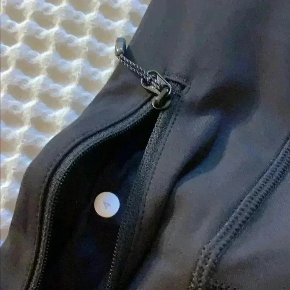 Lululemon - Picture 5 of 5
